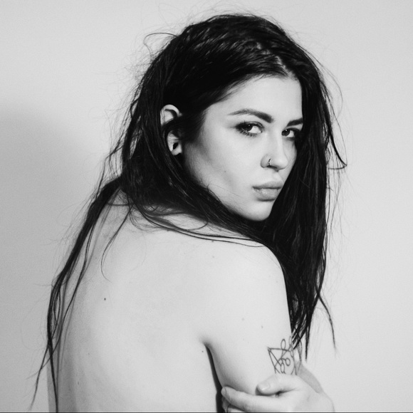 Meet your Posher, Julia - Picture 1 of 1